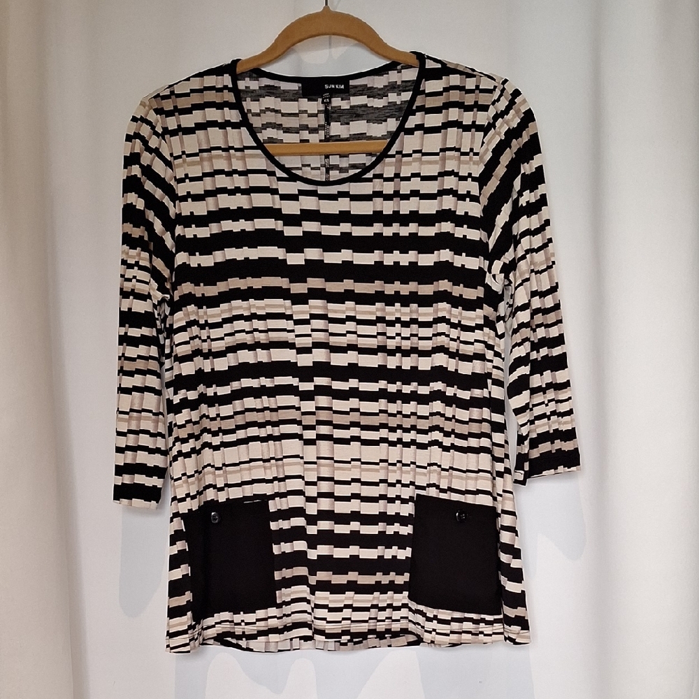 Sun Kim Black and Cream Geometeric Patterned Blouse Size XS